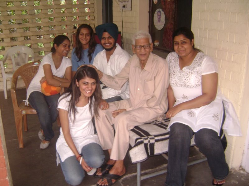 Stress Free Living: Time Spending at old age home